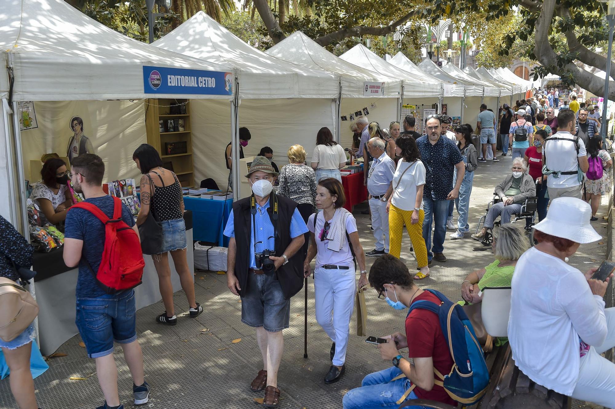 Ambiente en la Feria del Libro en Las Palmas de Gran Canaria (30/05/22)