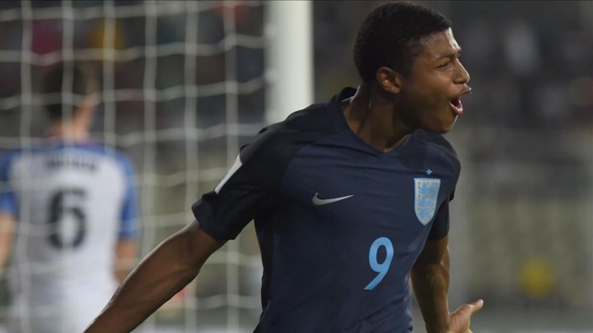 Brewster celebra un gol con la selección sub 17 de Inglaterra