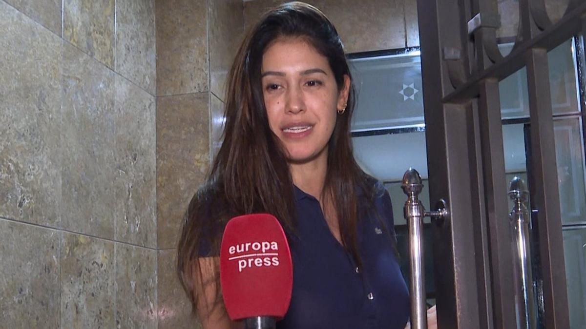 Gabriela Guillén atiende a la prensa