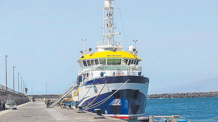 El &#039;Ángeles Alvariño&#039;, atracado en Tenerife el pasado verano.