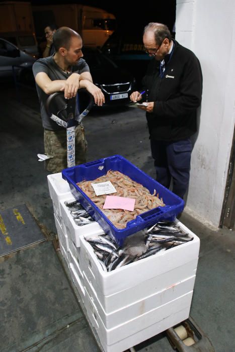 Así es un día de trabajo en la pescadería de Mercamálaga