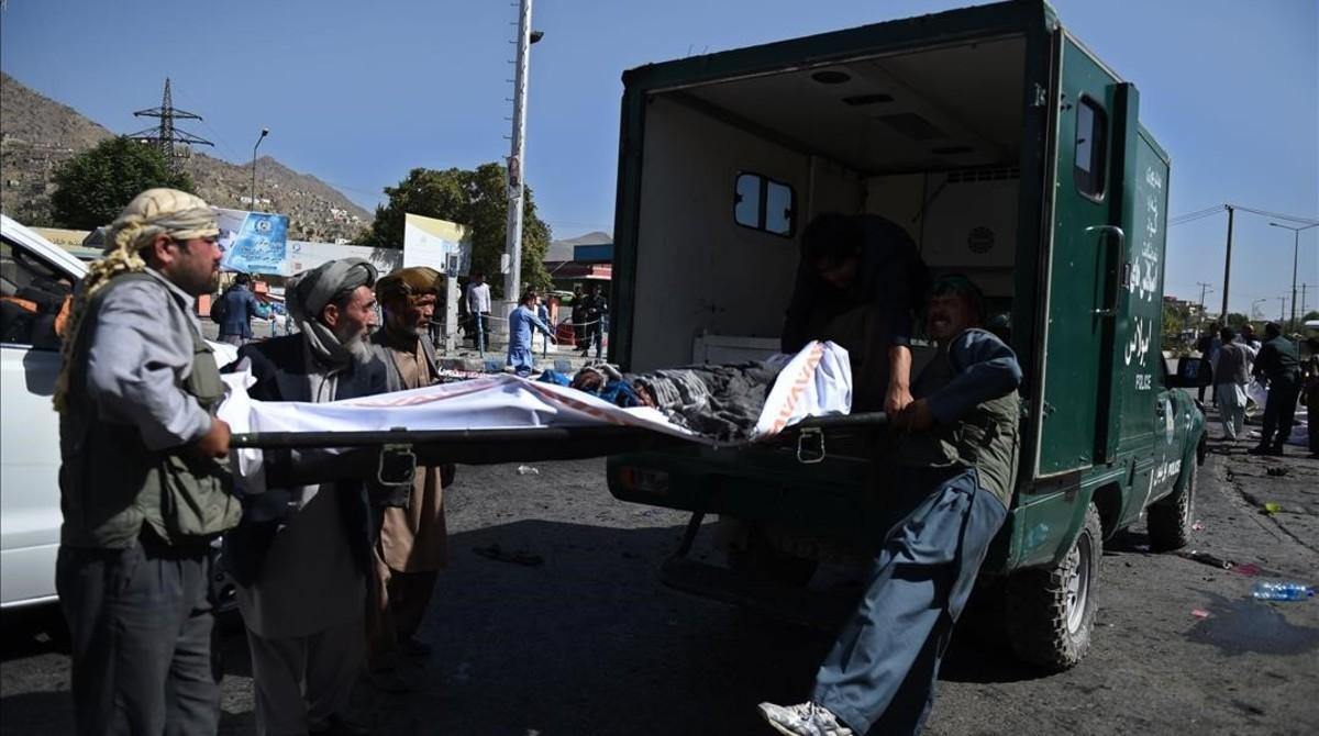 mbenach34790664 afghan volunteers move the bodies of victims at the scene of160723194611