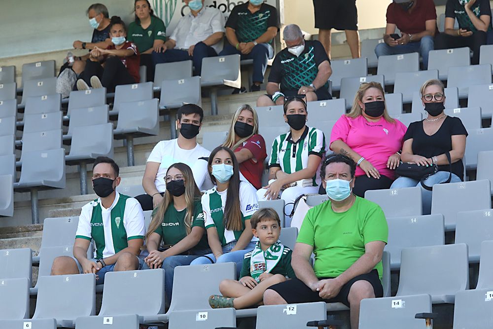 Aficionados asistentes al encuentro Córdoba CF-Don Benito