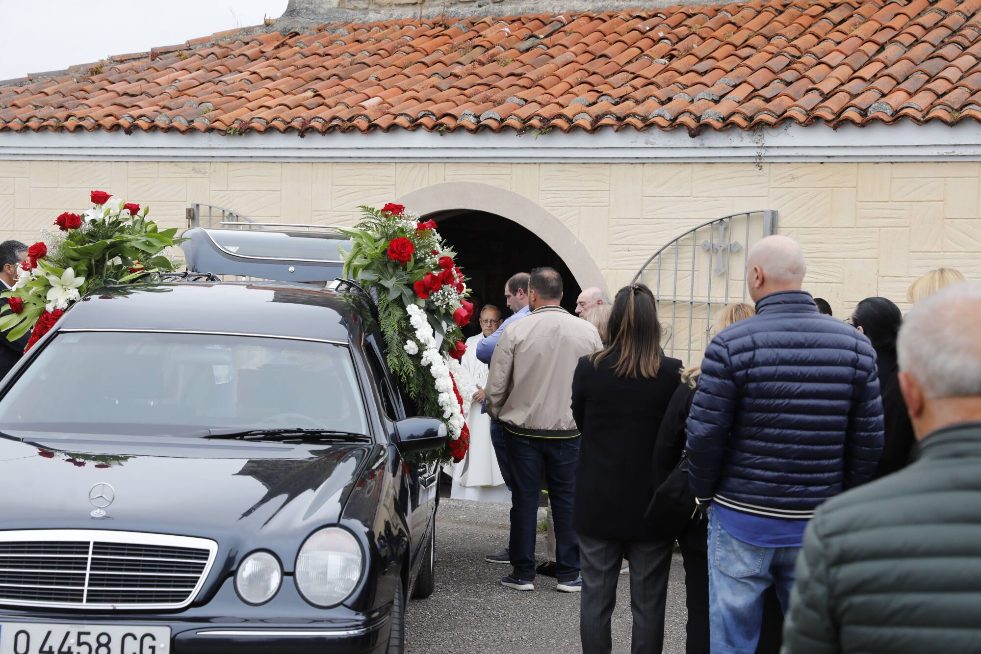 EN IMÁGENES: Funeral en Gozón por Pablo González Artime, uno de los fallecidos en el accidente de la nave ganadera de Coaña