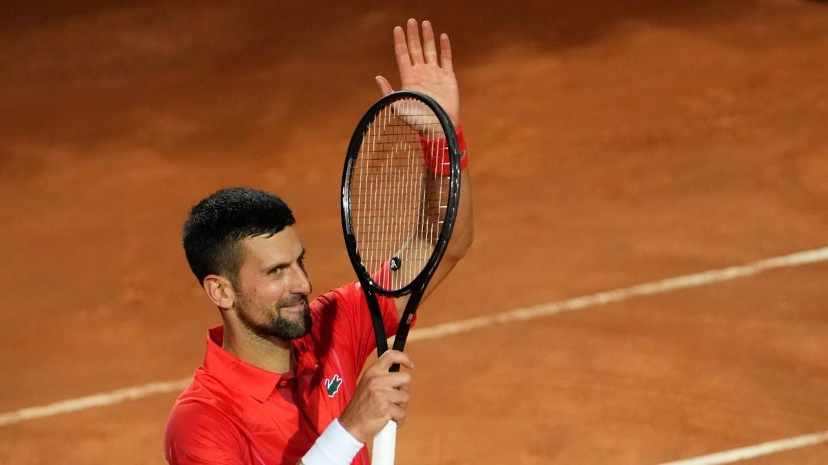 Novak Djokovic celebra su triunfo ante Corentin Moutet en Roma