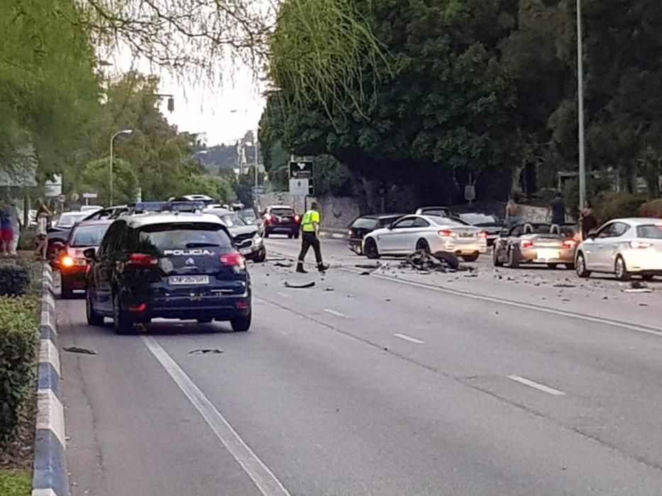 Caos en la A-7 en Marbella durante la huída de un conductor borrachó, que provó un accidente.