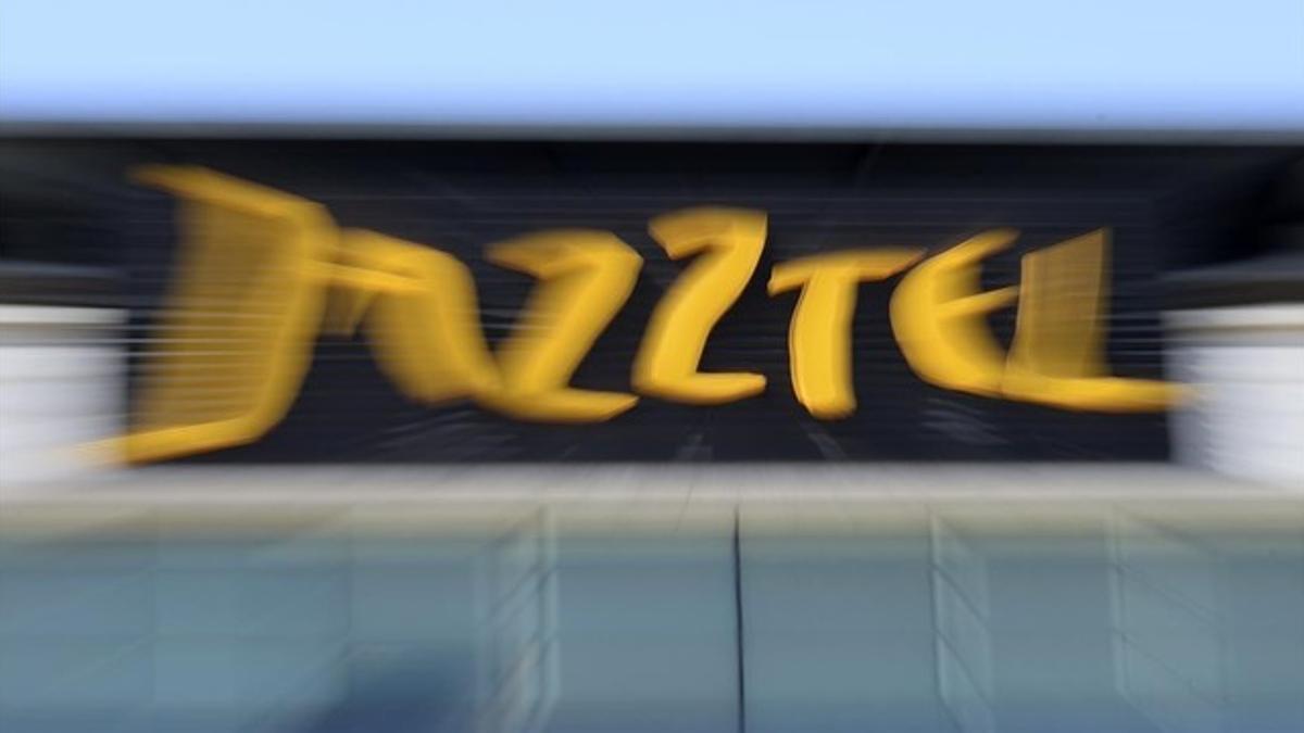 El logo de Jazztel, en la sede de la compañía en Madrid.
