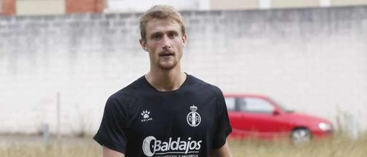 Thomas Leteinturier, en un entrenamiento con el Avilés.