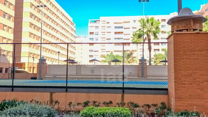 Piso con piscina en venta en Alicante.