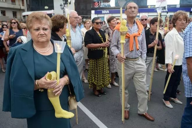 San Roque vuelve a la iglesia parroquial tras la procesión en Vilagarcía