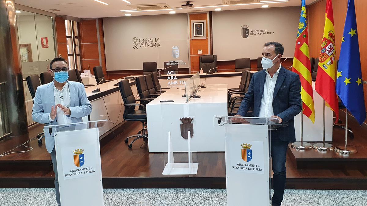 José Ángel Hernández y Robert Raga, esta mañana en el Ayuntamiento de Riba-roja de Túria