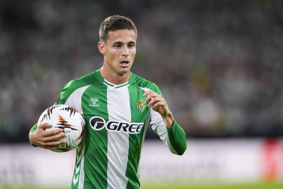 Rodrigo Riquelme tras marcar un gol con el Betis.