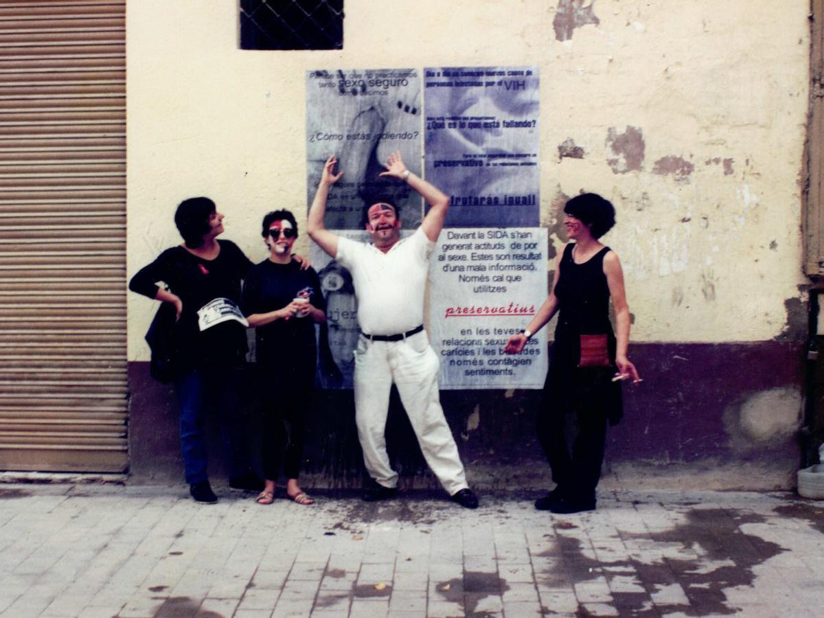 Intervención en la vía pública por parte del colectivo Local Neutral, Comité Antisida de València, 1996.