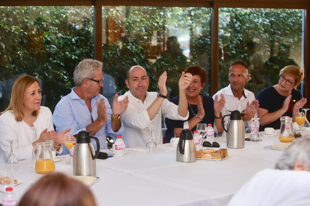 Los sanchistas tienden la mano para lograr un candidato de consenso en Alicante