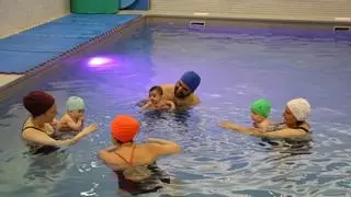 La piscina, un oasis para los bebés: «Recuperan toda la movilidad que tienen cuando están en la barriga de su madre»