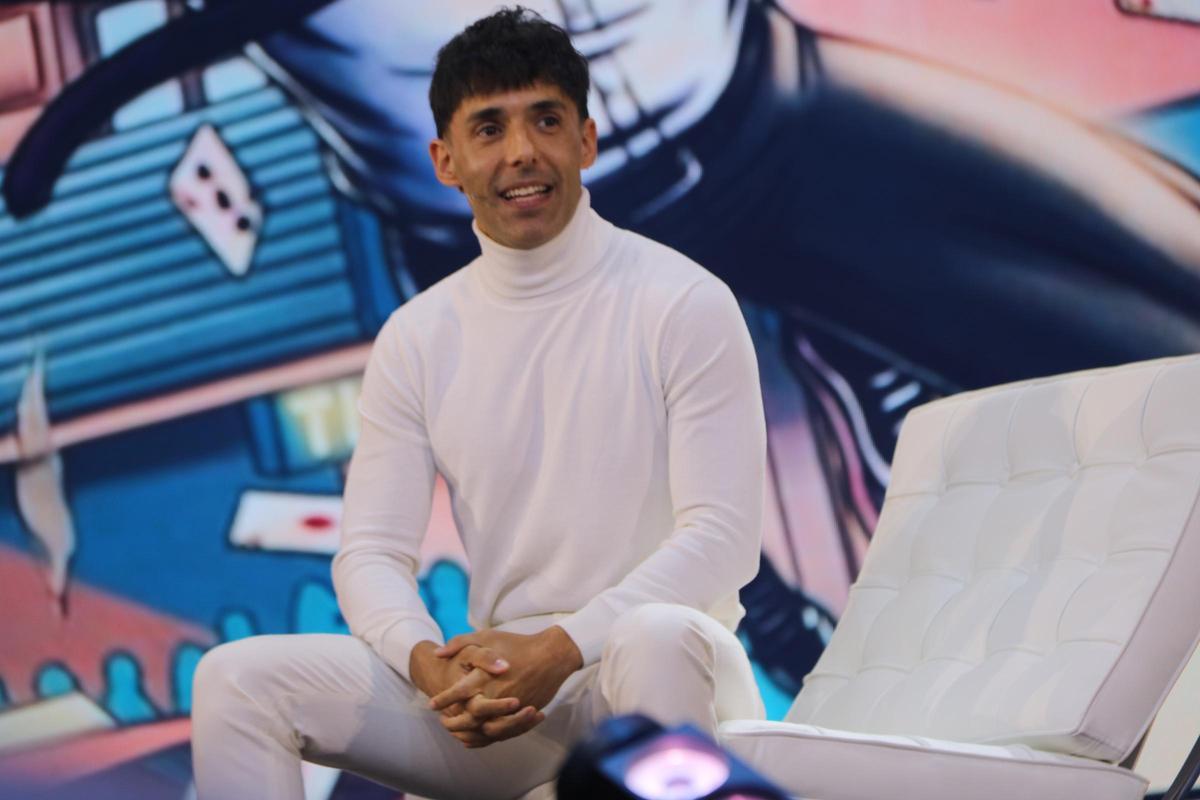 Antonio Díaz, durant l'anunci als mitjans del seu futur com a artista.