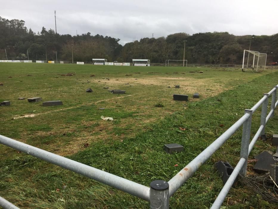 Daños en el campo de fútbol de Tapia