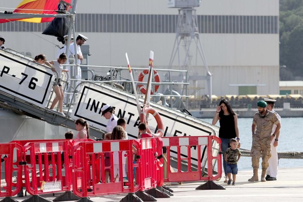 Puertas abiertas del buque Infanta Elena y exposiciones por el Día de las FF AA en Cartagena