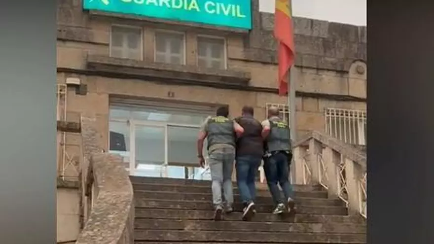 Detenido por una grave imprudencia el responsable del incendio de Oímbra (Ourense) que hirió a tres brigadistas y destruyó varias casas
