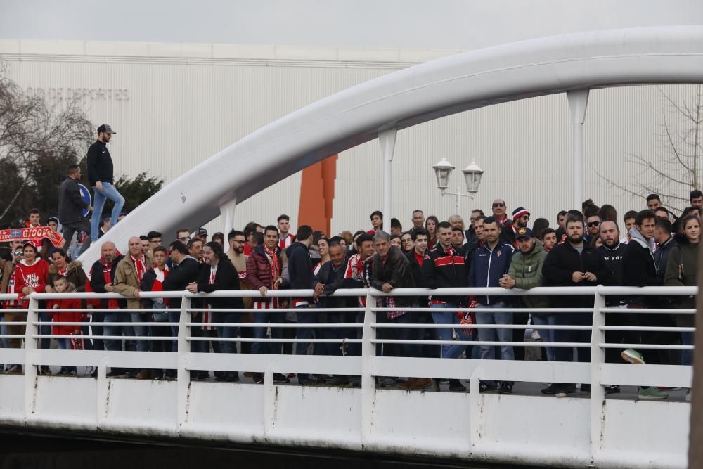 Derbi asturiano: Llegada de aficionados y los autobuses de los equipos a El Molinón