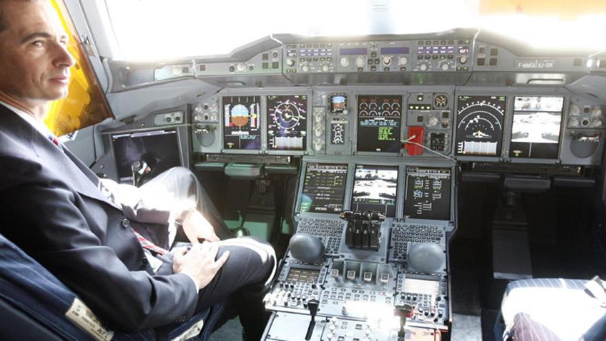 Interior de la cabina de un Airbus como el que se estrelló.