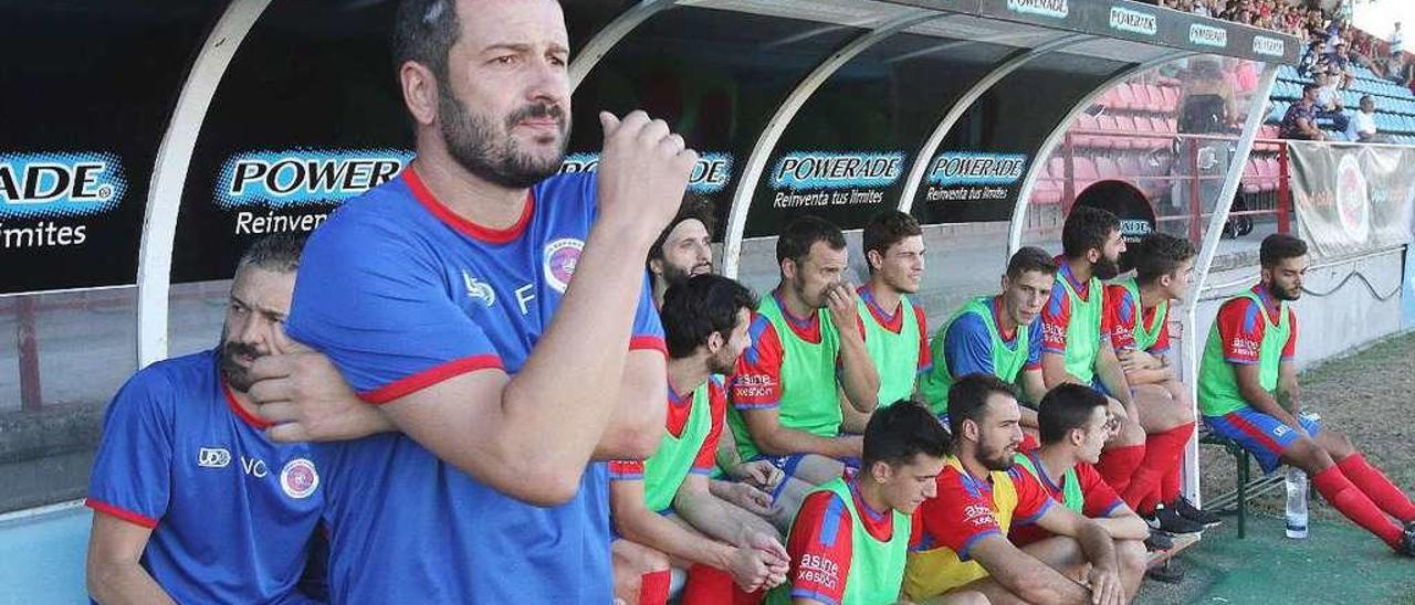 Fernado Currás, entrenador de la Unión Deportiva Ourense. // Iñaki Osorio