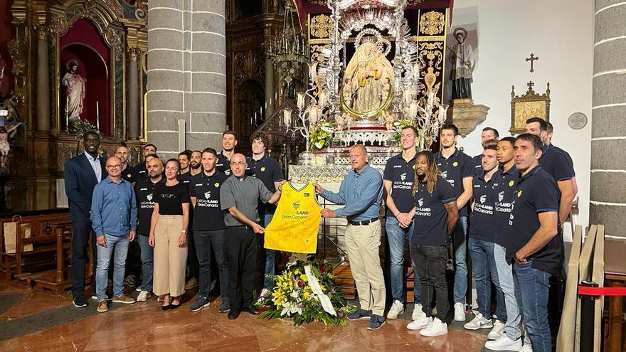 Ofrenda floral del Granca a la Virgen de Teror