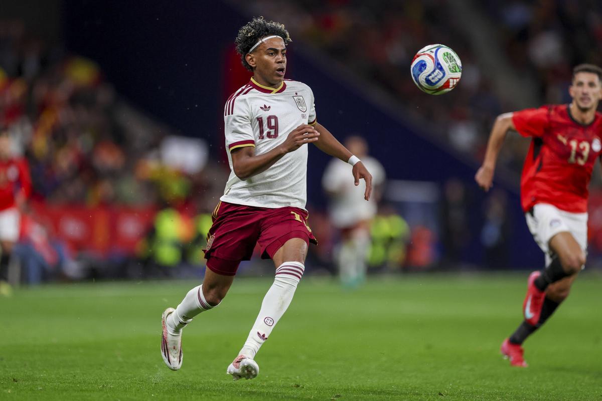 Lamine Yamal, en una acción del partido ante Egipto