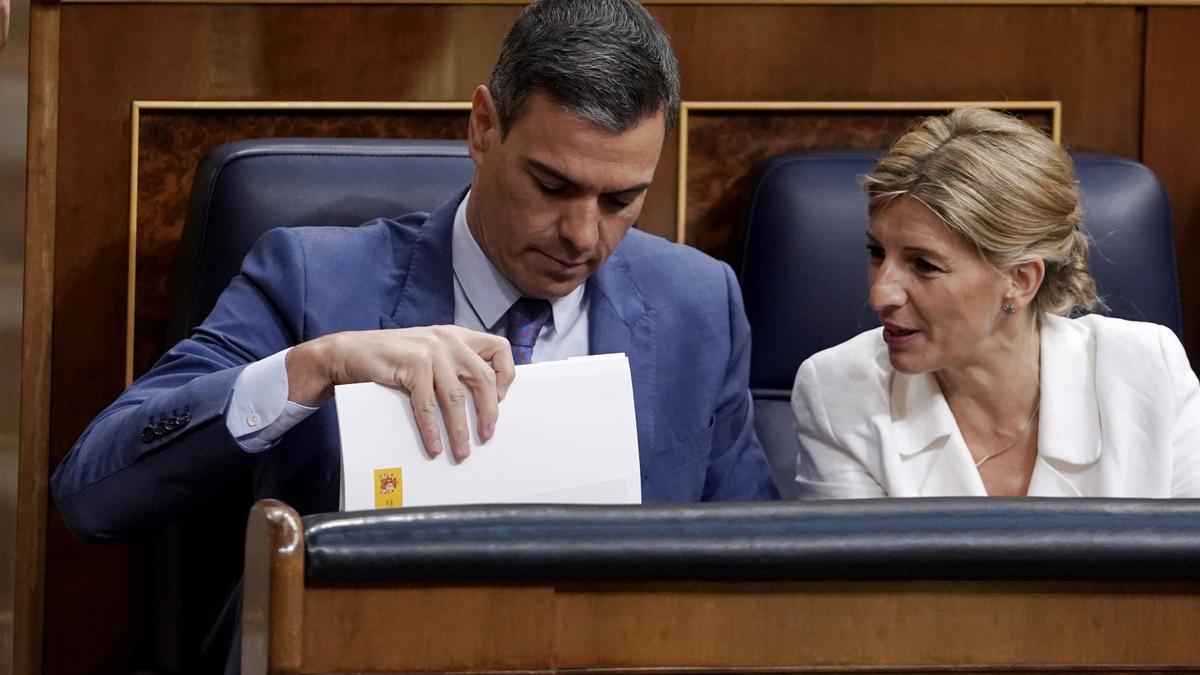 El presidente del Gobierno, Pedro Sánchez y la vicepresidenta Yolanda Díaz