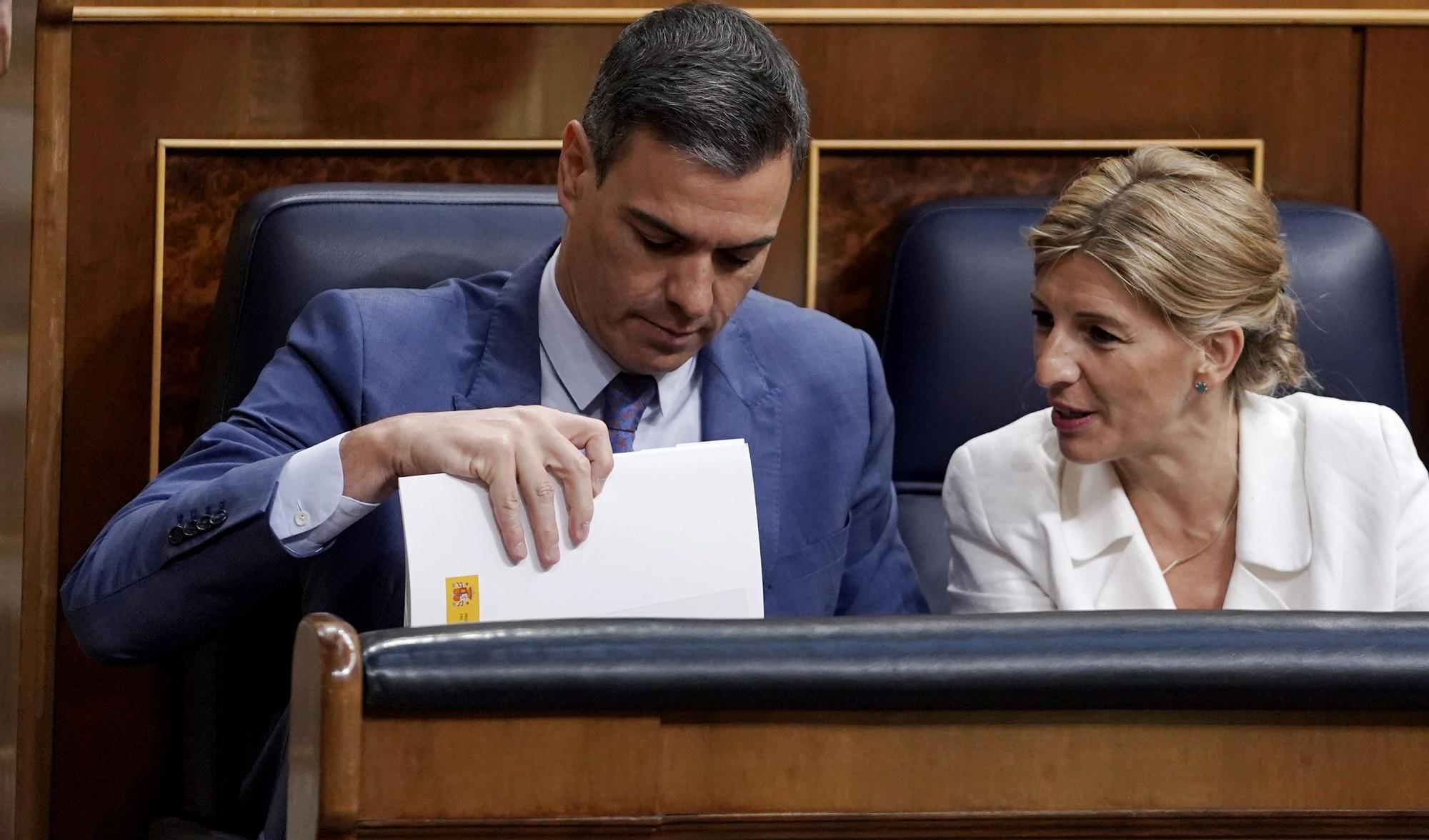 El presidente del Gobierno, Pedro Sánchez y la vicepresidenta Yolanda Díaz