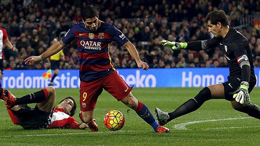 El Barcelona golea a un Athletic con diez