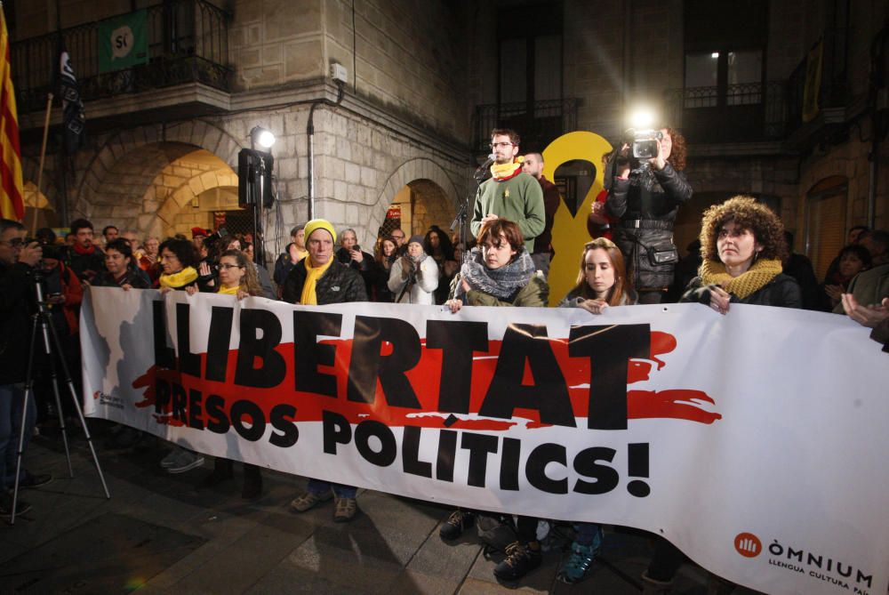 Concentració a la Plaça del Vi.