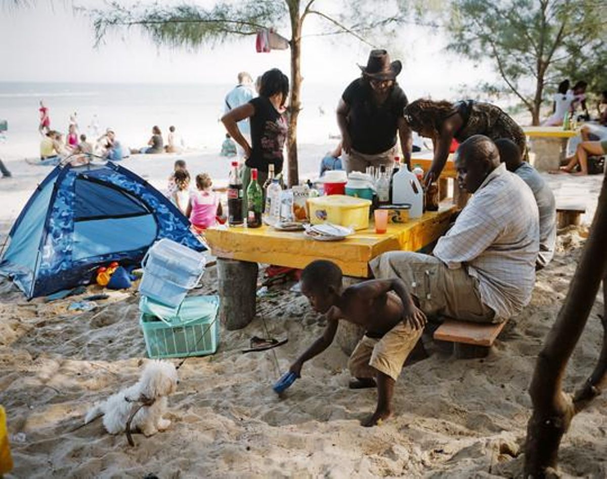 ’Classe mitjana a Àfrica. Pícnic de diumenge’. Segon premi vida quotidiana. Fotografies individuals.