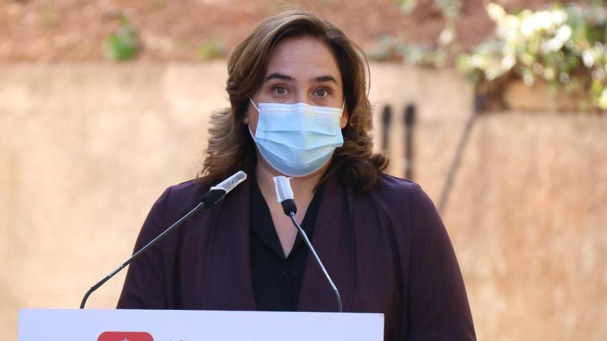 L&#039;alcaldessa de Barcelona, Ada Colau, en una atenció a mitjans al centre per a persones sense llar de la Vall d&#039;Hebrón el 15 d&#039;octubre