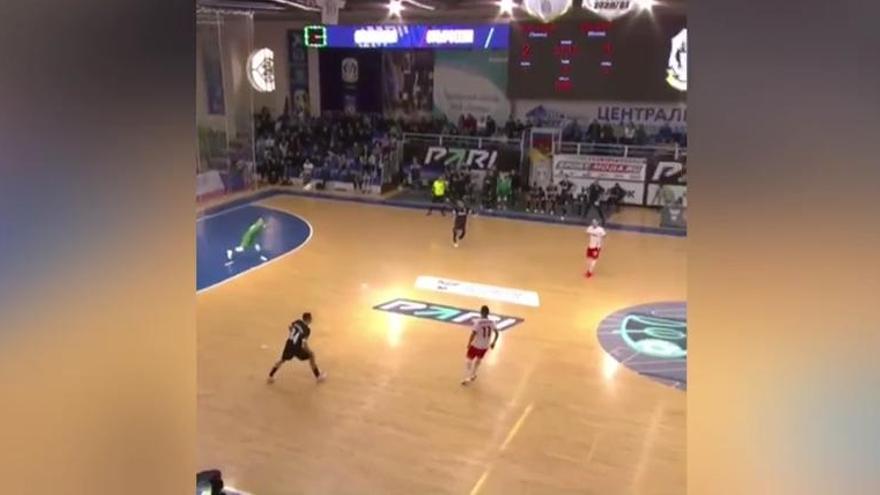 ¡No habrás visto nada igual! El golazo irrepetible de un partido de fútbol sala en Rusia