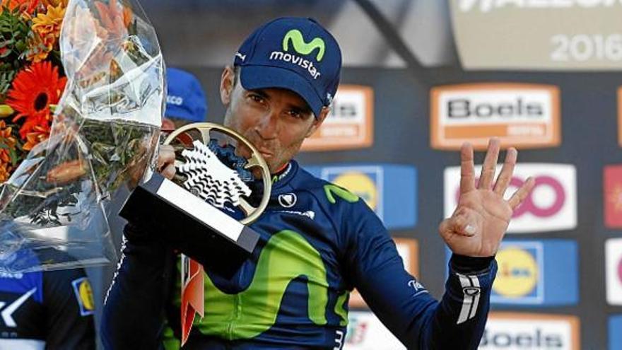 Alejandro Valverde mostrant el seu rècord de victòries a la prova