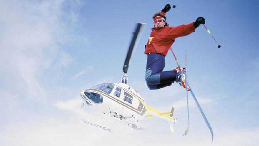 Heli-Ski, lanzarse de un helicóptero a una montaña de nieve virgen.