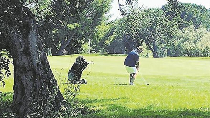 La actividad también vuelve a los campos de golf de la provincia