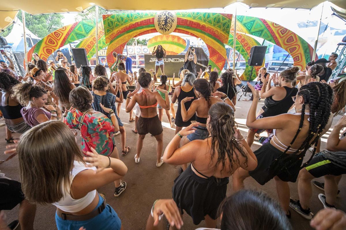 Sesiones de baile afromoderno a cargo de la crew de bailarinas de Jamkunda.