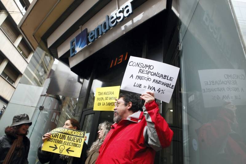 Fotogalería: Protesta por el precio de la luz en Zaragoza