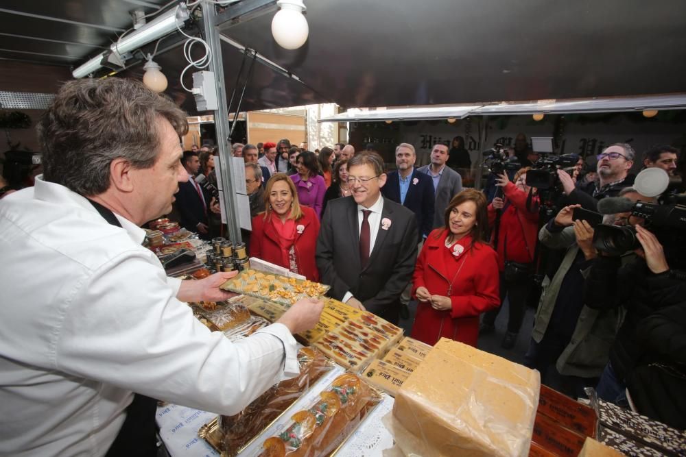 Ximo Puig inaufura la Feria de Navidad de Xixona 2019