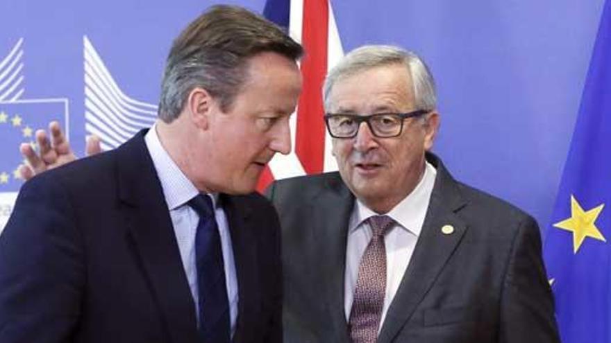 Cameron, con Juncker en Bruselas.