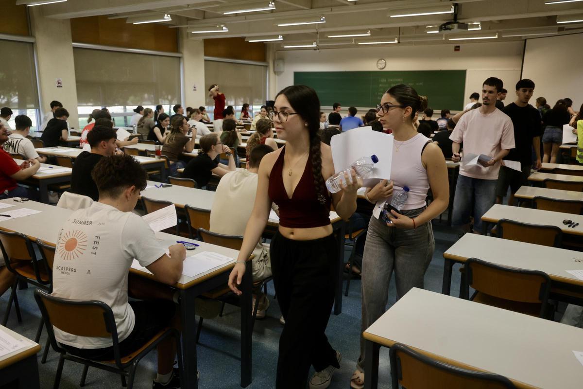 Así está siendo la primera jornada de exámenes PAU en València