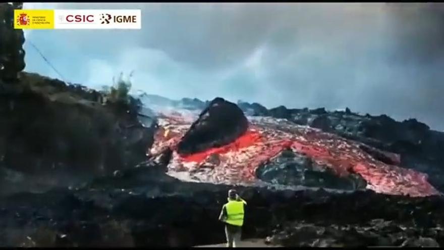 Un bloque errático se desprende del volcán de La Palma