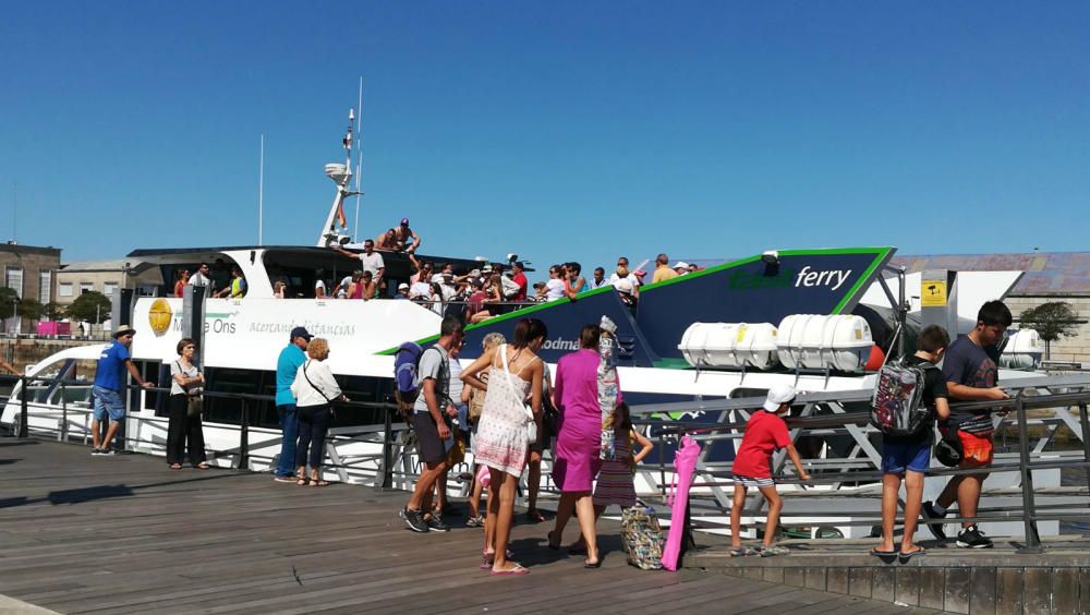 Prohiben el desembarco de turistas en Cíes