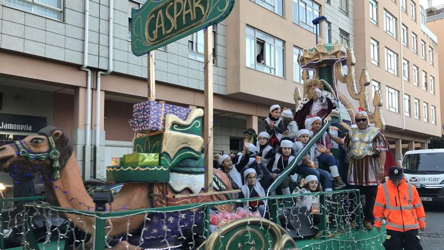 Carroza del rey Gaspar, en la cabalgata de Culleredo, en 2017.  | // L. O.