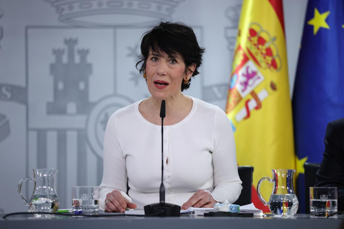 La ministra de Inclusión, Seguridad Social y Migraciones, Elma Saiz, durante la rueda de prensa posterior al Consejo de Ministros, a 10 de marzo de 2026