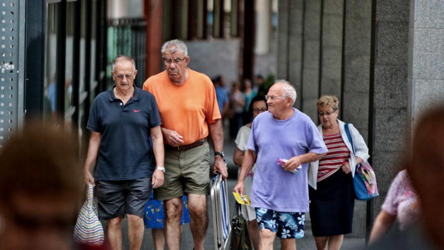 Turistas de la tercera edad esta semana en Benidorm