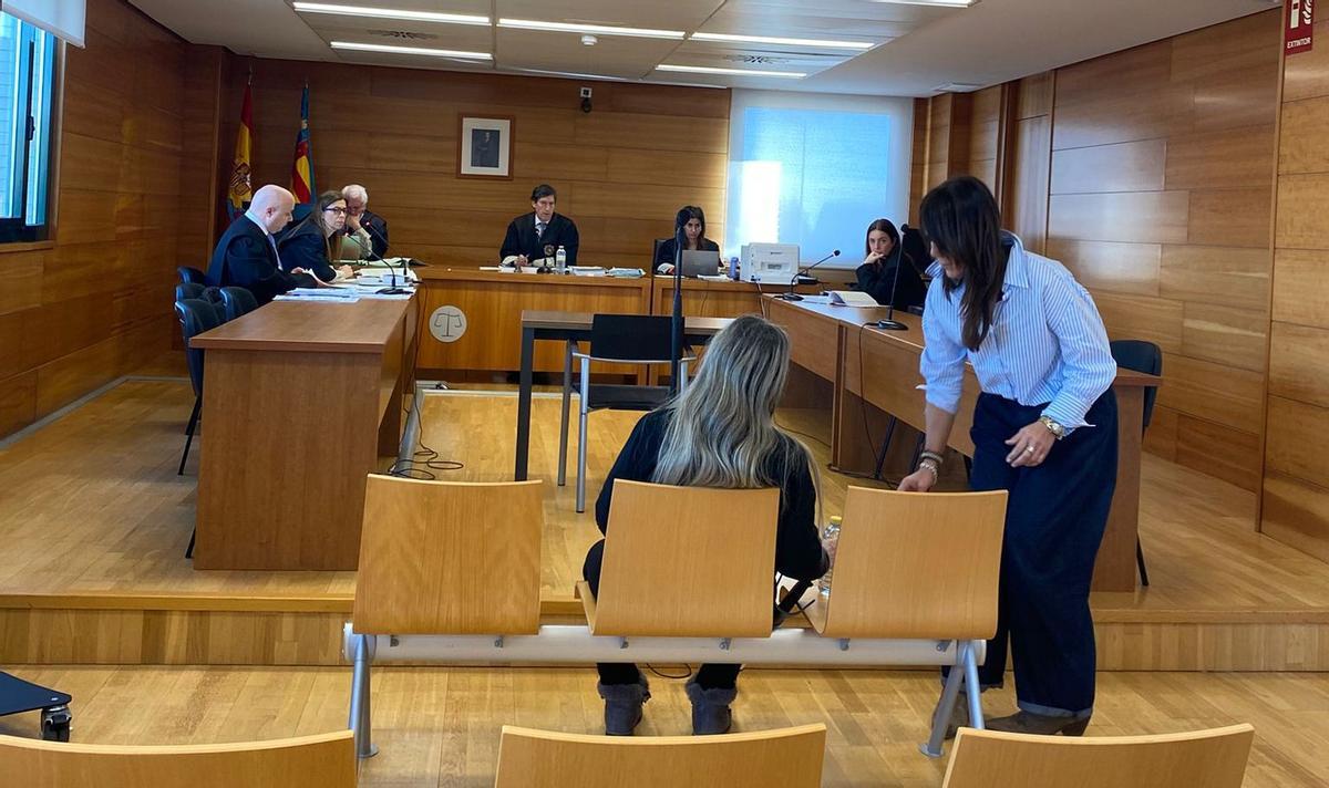 Imagen de la acusada en el inicio del juicio en Castellón