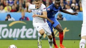 Finnbogason disputó la segunda mitad ante Francia